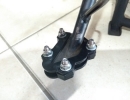 AMPLIADOR BASE CAVALETE LATERAL SUZUKI V-STROM 650 2009-2024 (PLB)