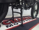CAVALETE CENTRAL HONDA XRE 300 SAHARA 2024_ATUAL (PFM)